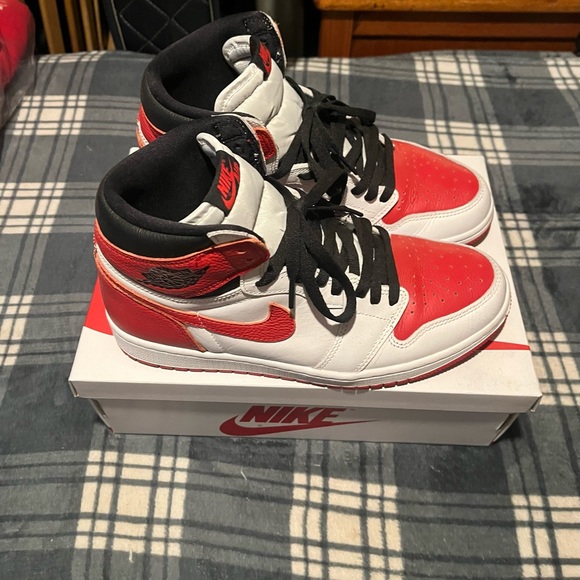 Jordan 1 Retro High OG - Picture 5 of 8